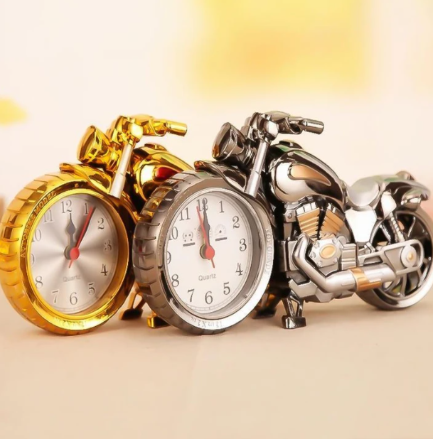 Vintage Motorcycle Alarm Clock for Bedroom Decor – Retro Desk Clock with Time Display and Alarm Function