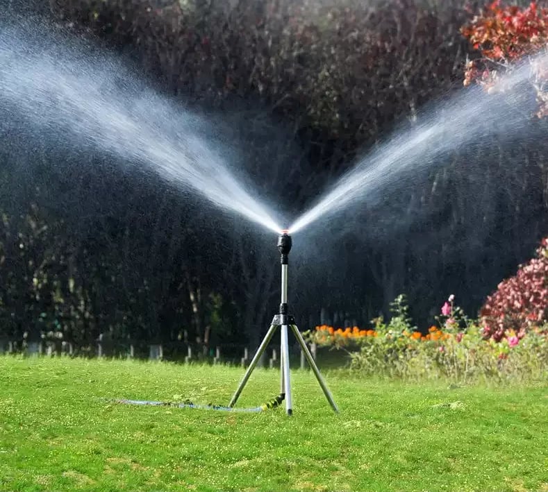 360° Rotating Garden Sprinkler for Lawn and Garden Care – Adjustable Watering System for Efficient Outdoor Irrigation