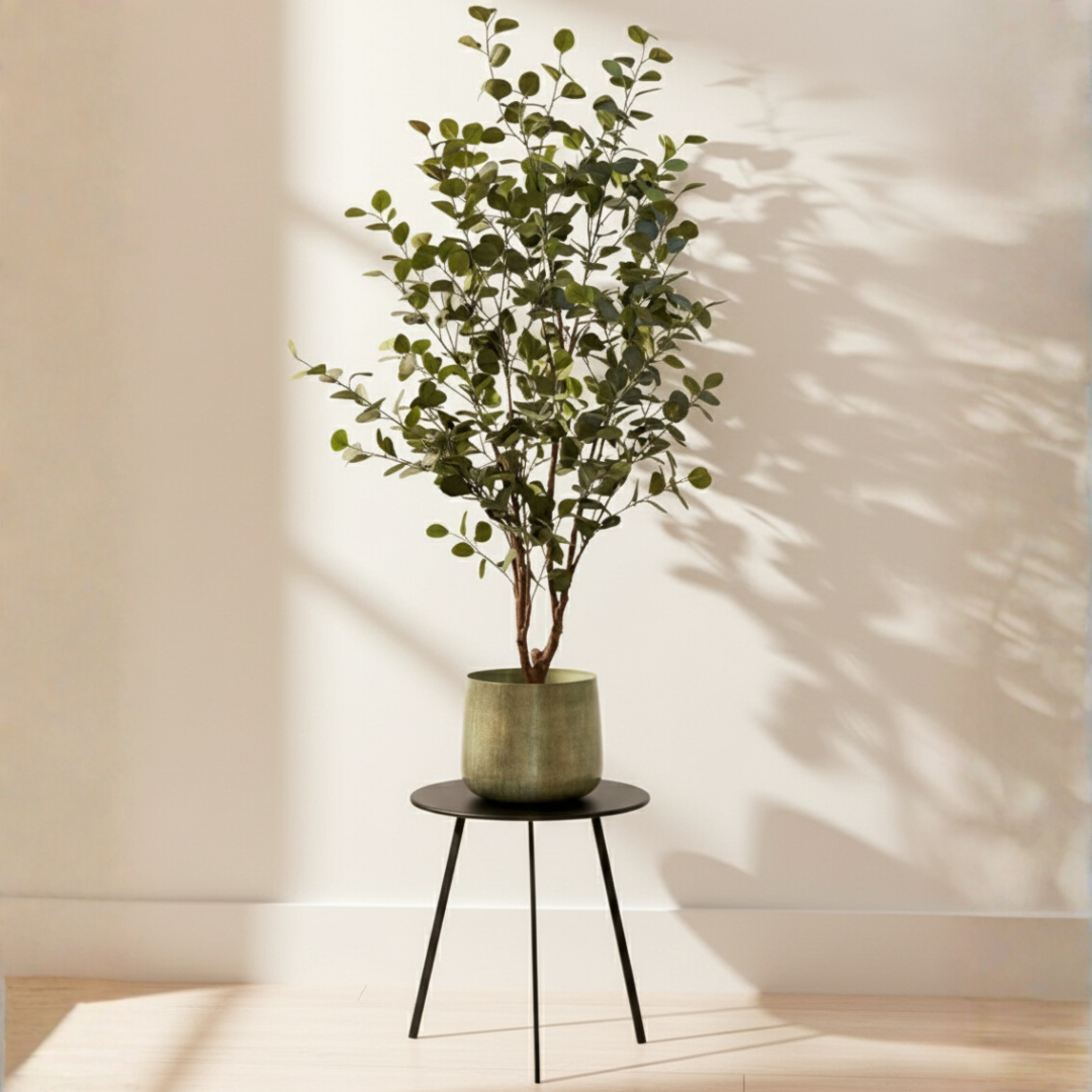 Spacious Light Grey Metal Planter – Contemporary Industrial Design