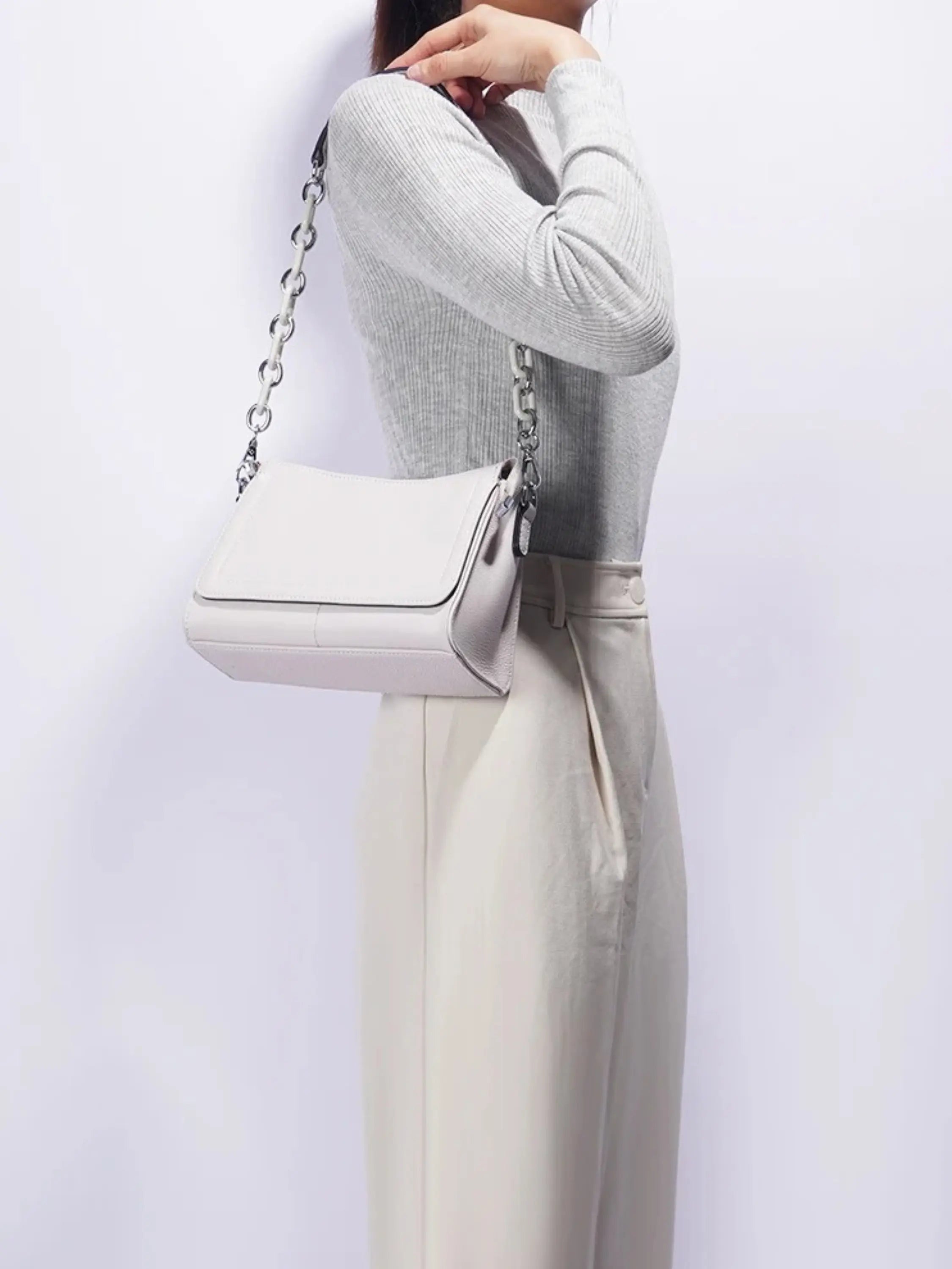 Chic White Shoulder Bag for Women – Elegant Everyday Handbag for Work, Travel and Casual Outfits