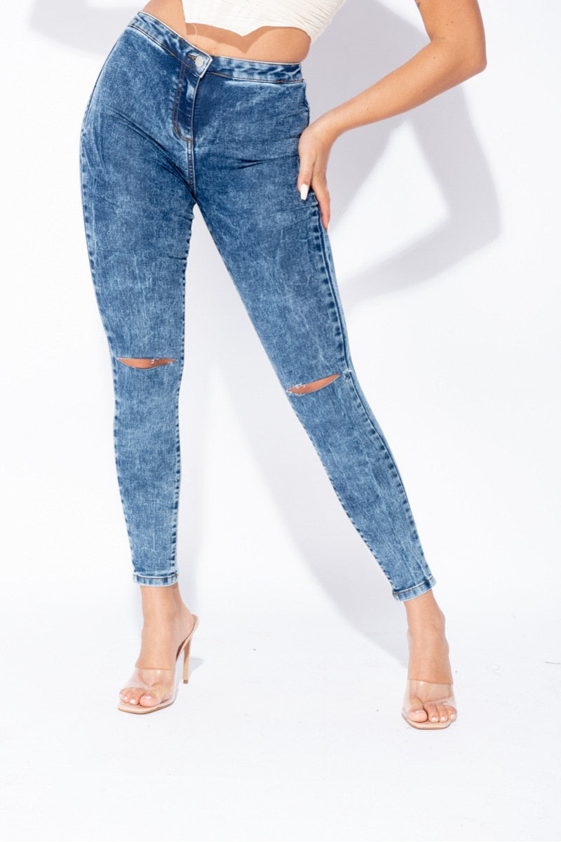 High-Waisted Knee-Slashed Jeans for Women – Trendy Denim Pants for Streetwear Outfits and Everyday Wear
