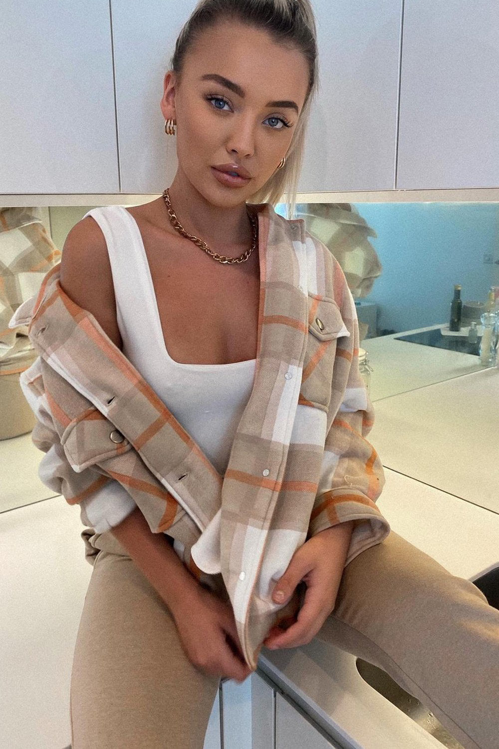 Oversized Checkered Shacket for Women – Beige Shirt Jacket for Layering, Casual Wear and Autumn Outfits