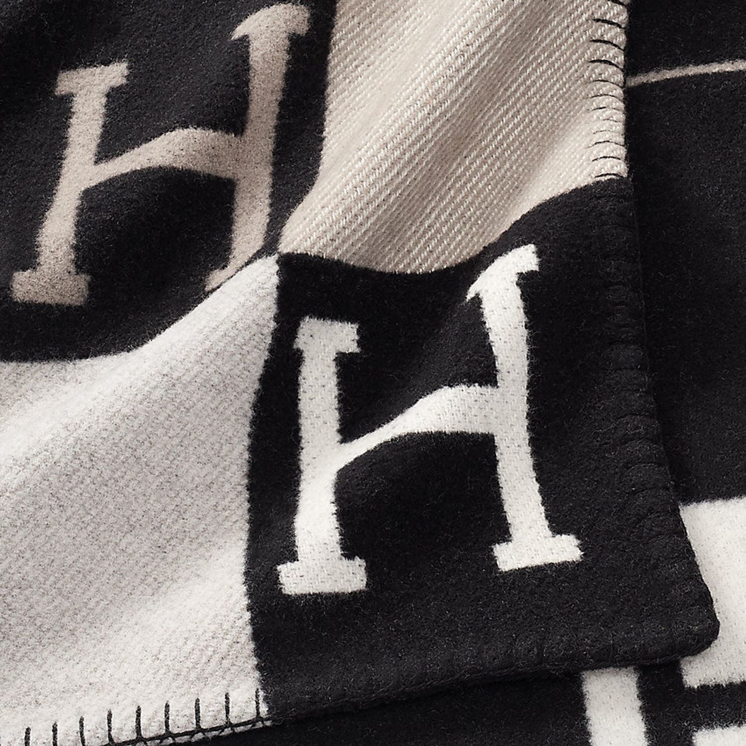 Exclusive Gold Throw Blanket Made of Cashmere and Wool - House decoration