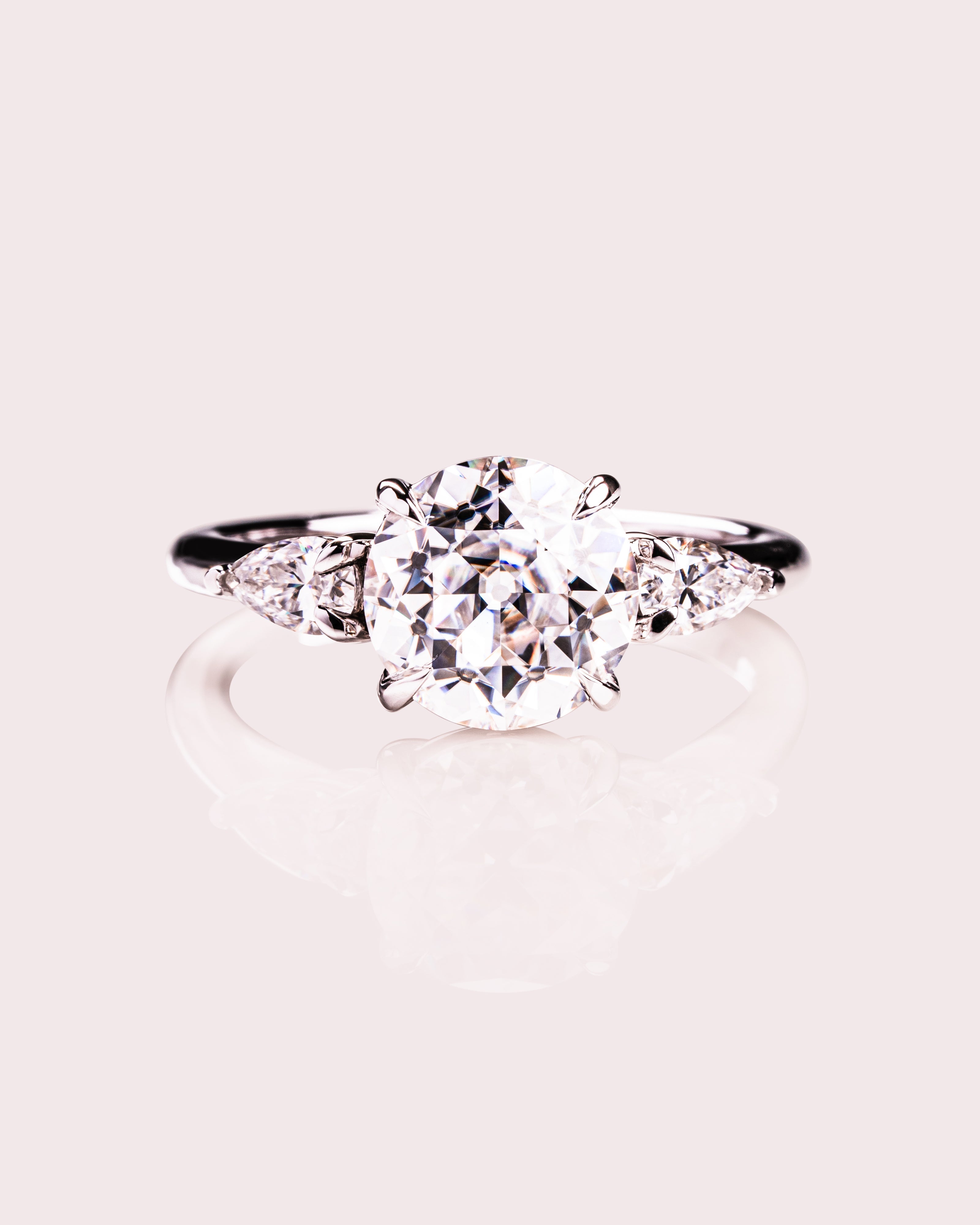 Round and Pear-Shaped Moissanite Engagement Ring – Brilliant, Ethical & Timeless