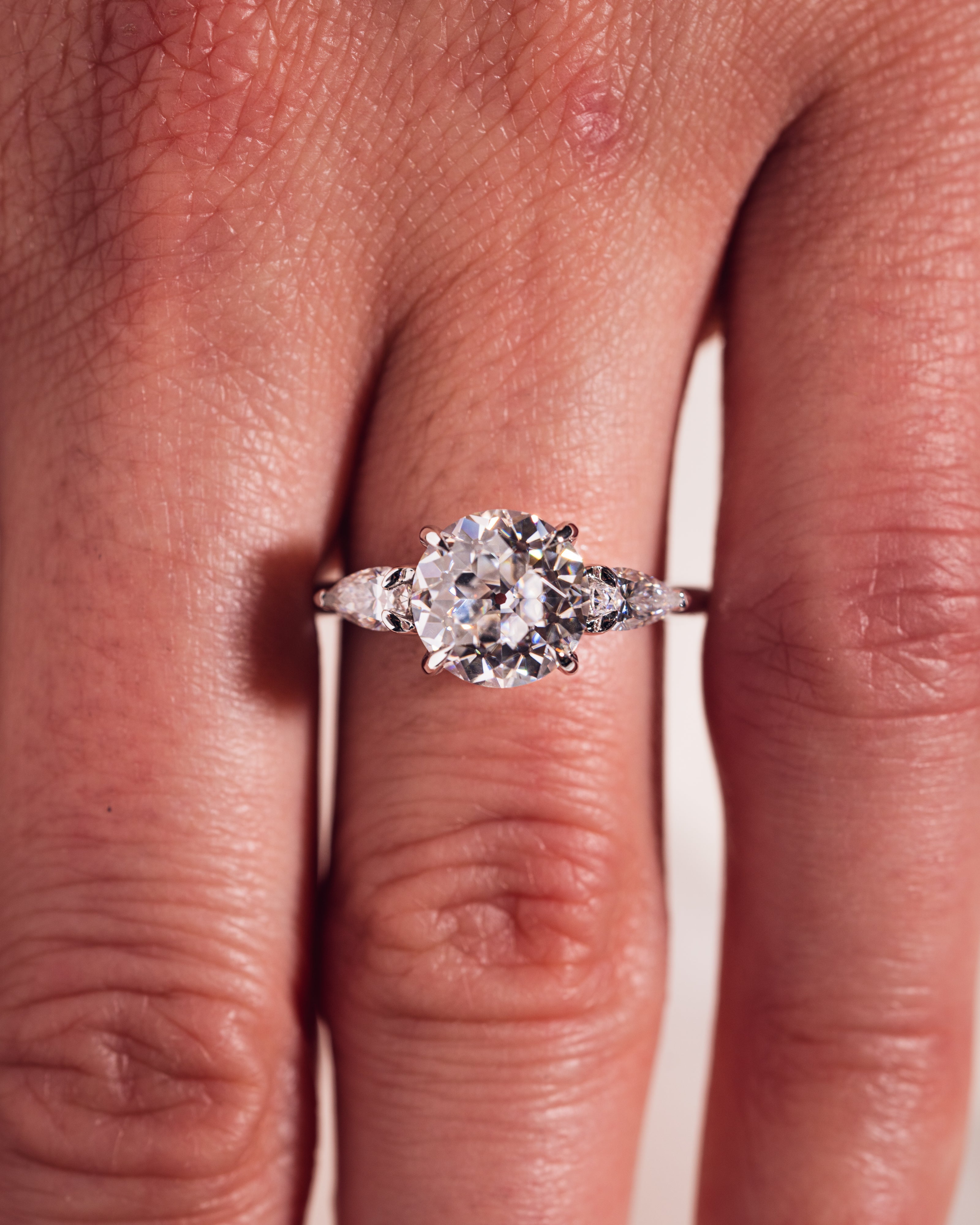 Round and Pear-Shaped Moissanite Engagement Ring – Brilliant, Ethical & Timeless