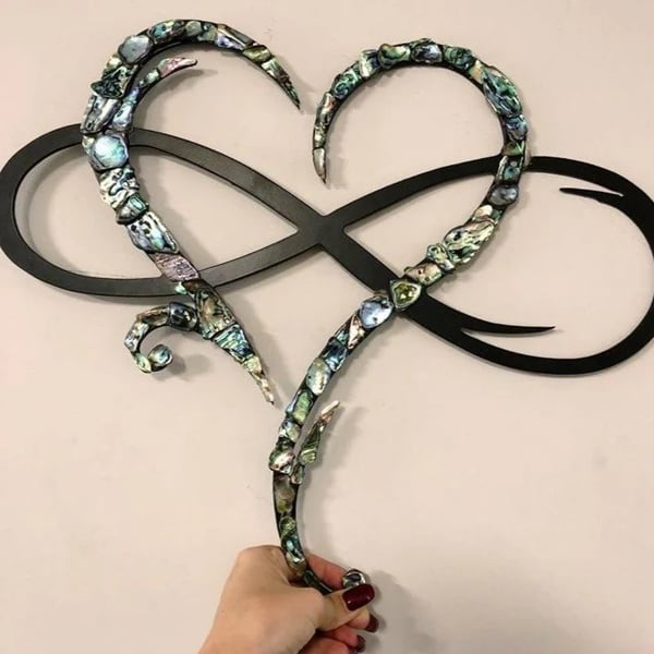 Infinite Heart Iron Wall Art - Timeless Love Design