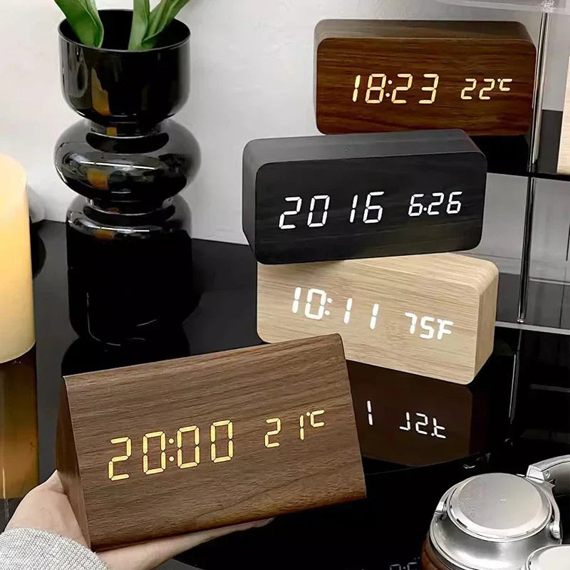 LED Alarm Clock with Voice Control – Modern Display for a Clean, Minimalist Interior