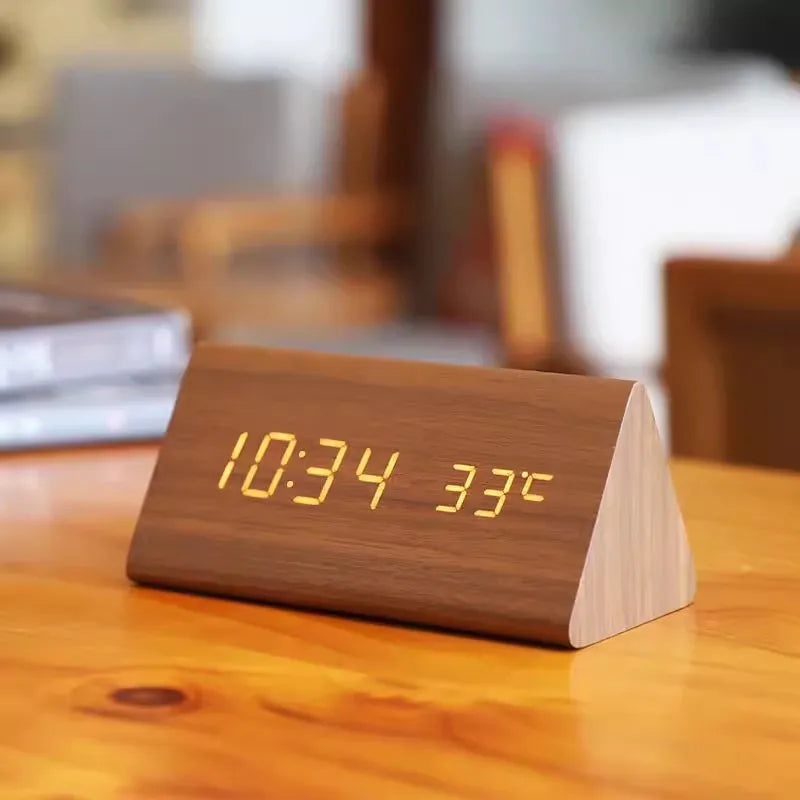 LED Alarm Clock with Voice Control – Modern Display for a Clean, Minimalist Interior