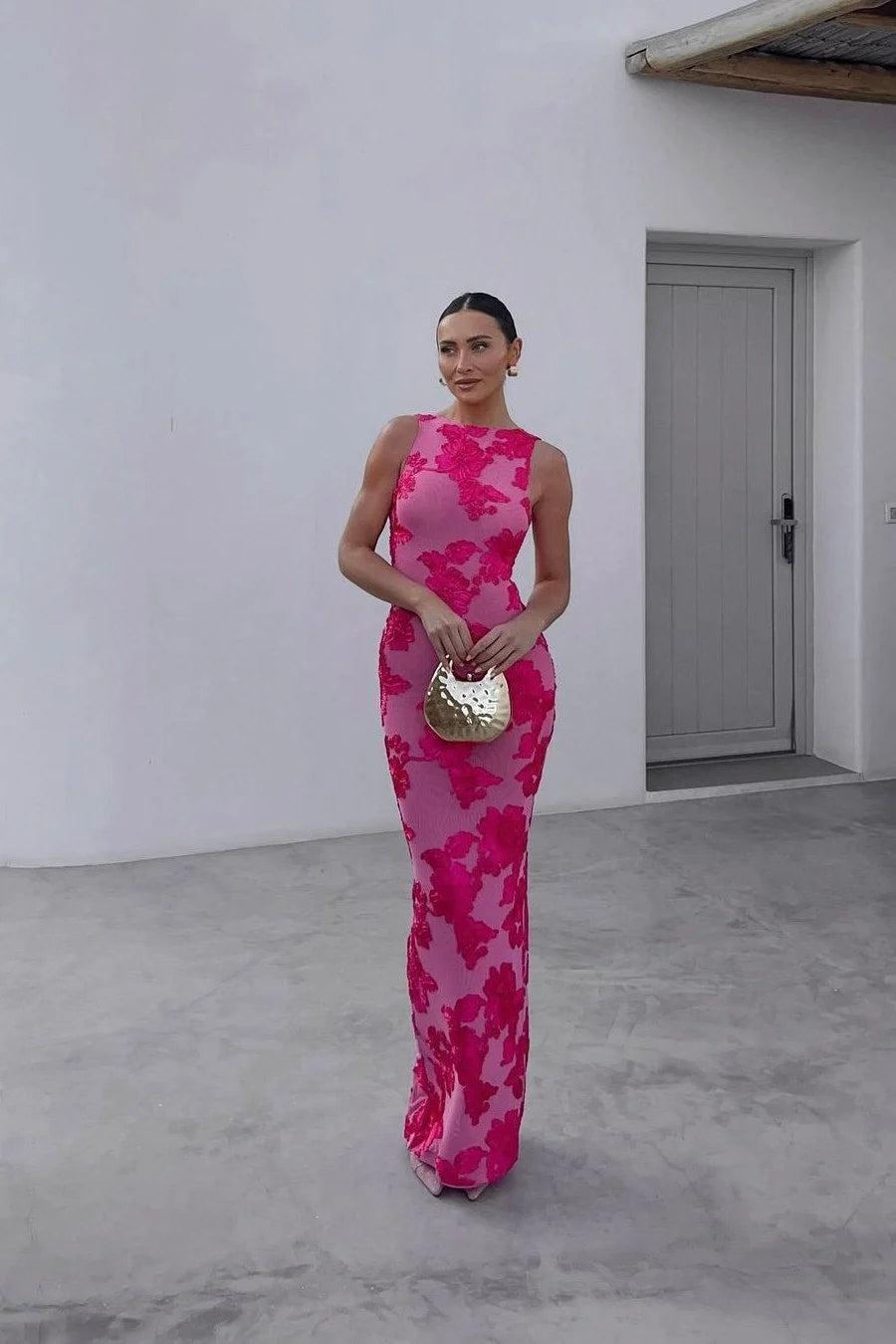 Sleeveless Floral Maxi Dress – Embroidered Evening Gown with Elegant Figure-Hugging Silhouette