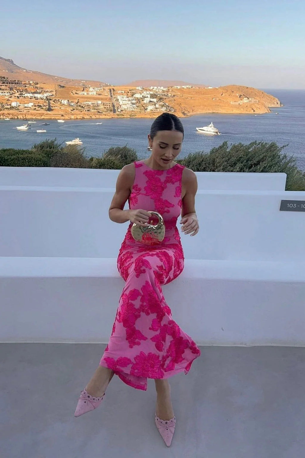 Sleeveless Floral Maxi Dress – Embroidered Evening Gown with Elegant Figure-Hugging Silhouette