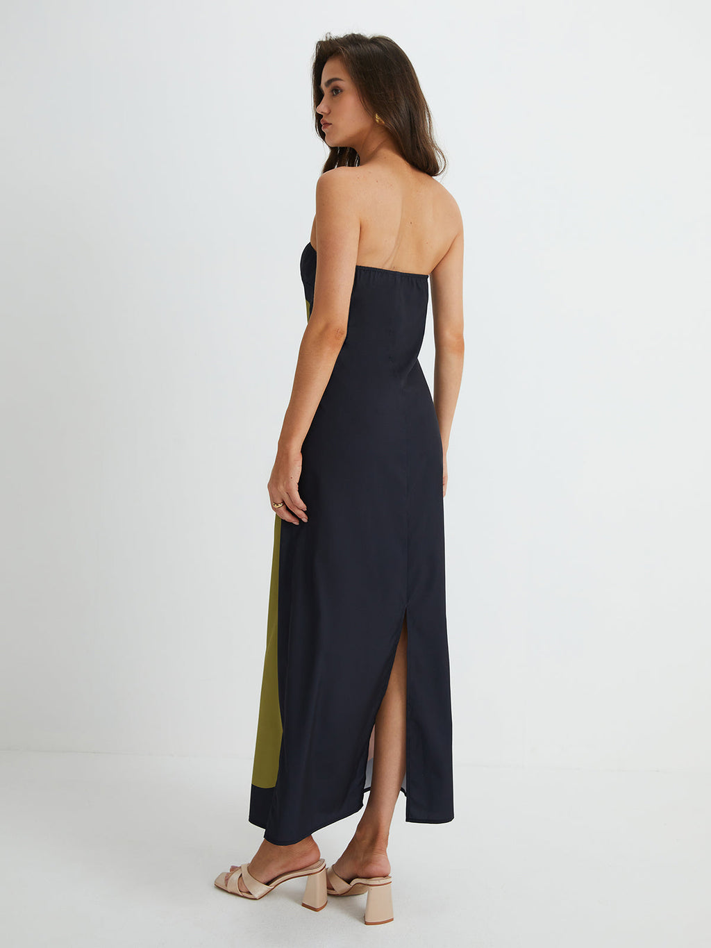 Mira L. – Off-Shoulder Summer Maxi Dress