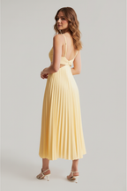 MIRA – Elegant Pleated Midi Dress