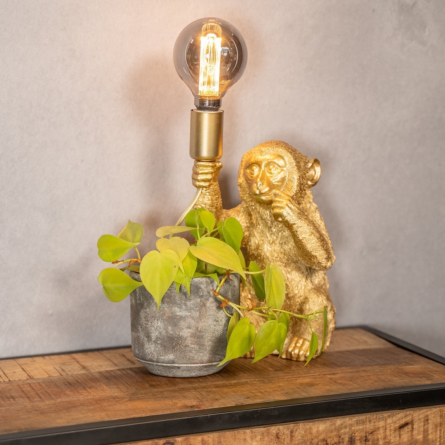 Decorative Monkey Table Lamp for Living Room and Bedroom – Elegant Accent Lighting for Modern and Artistic Home Decor