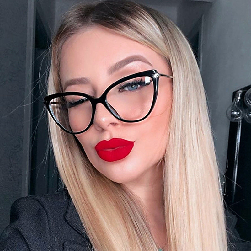 Cat-Eye Glasses with Retro Frame Design – Stylish Eyewear for Everyday Wear, Fashion Looks and Modern Outfits