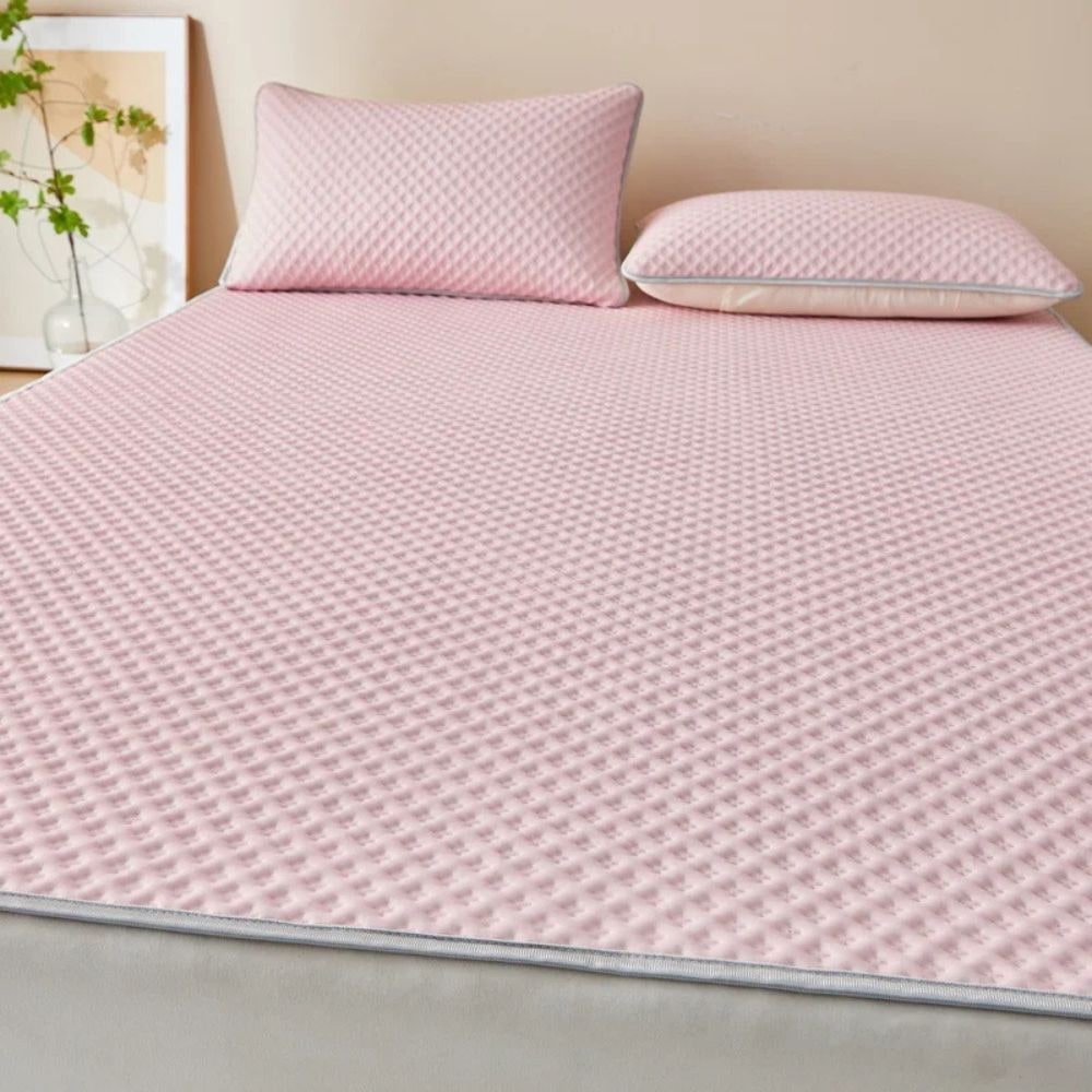 Cooling Mattress Topper Pad with Quilted Diamond Pattern for Queen - Image 2