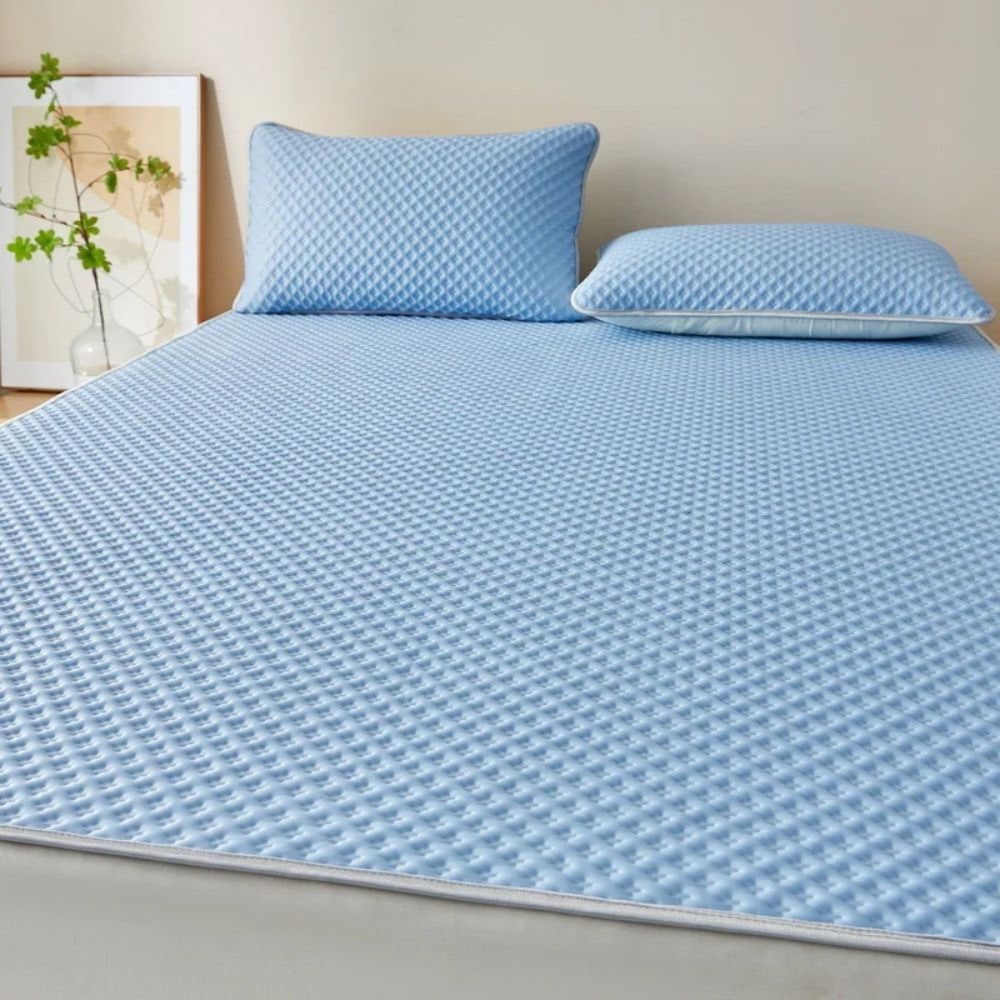 Cooling Mattress Topper Pad with Quilted Diamond Pattern for Queen - Image 7