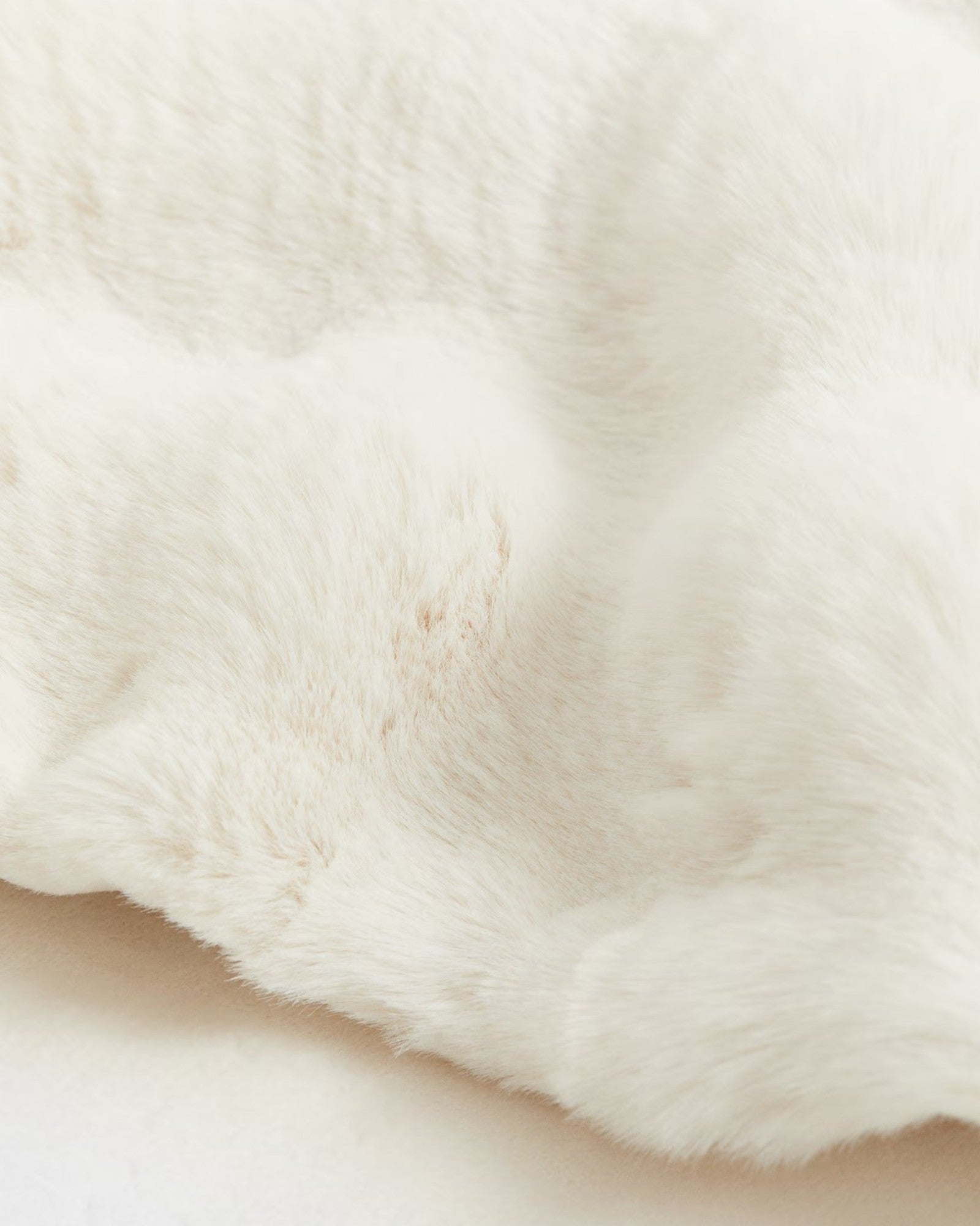 Soft & Sustainable Cozy Plaid Fleece Blanket