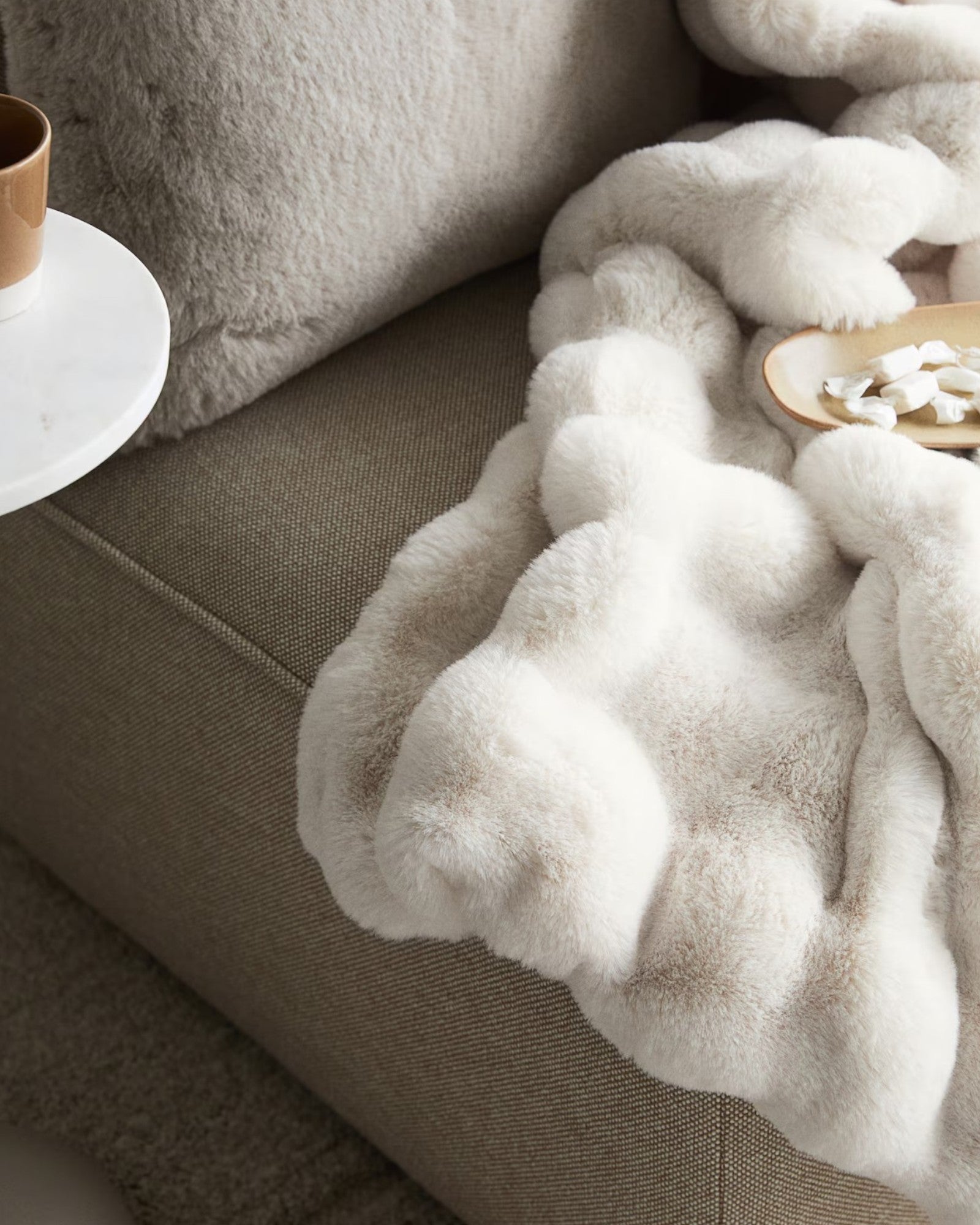 Soft & Sustainable Cozy Plaid Fleece Blanket