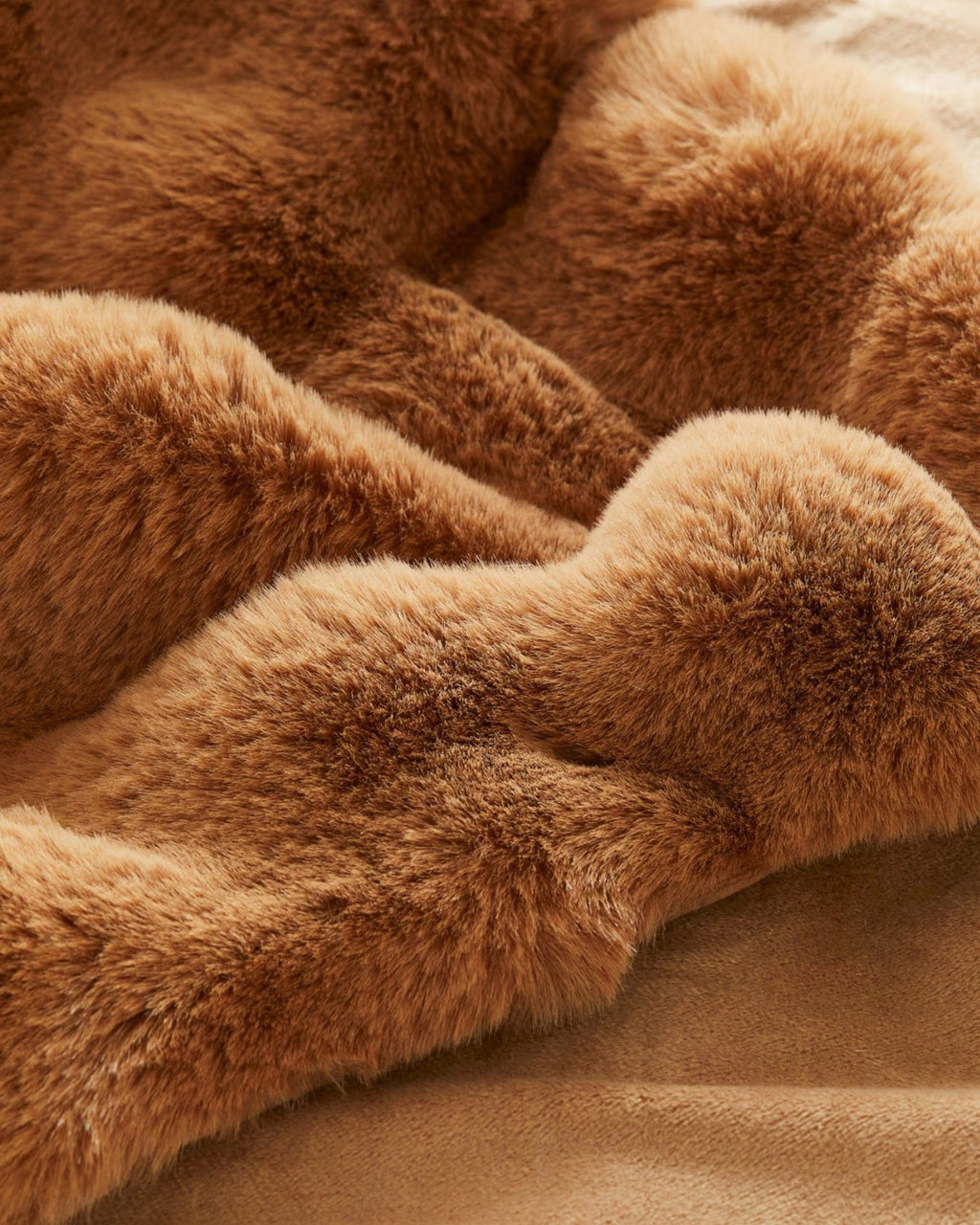 Soft & Sustainable Cozy Plaid Fleece Blanket