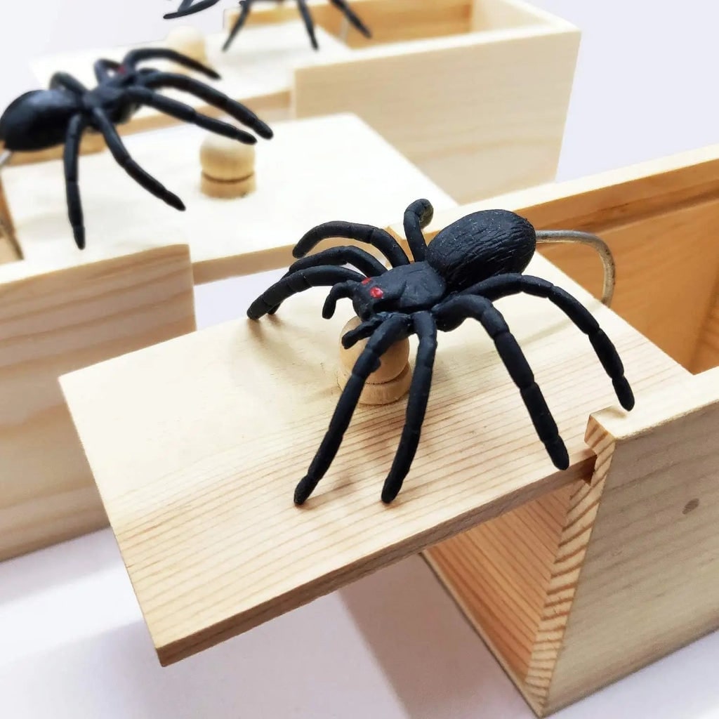 Halloween Prank Gag Gift Box with Spring-Loaded Spider Surprise Joke Boxes - Image 4