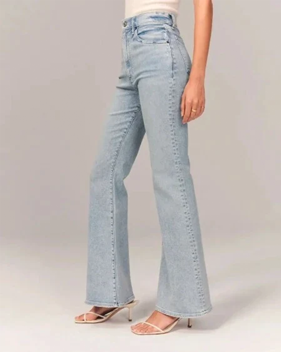High-Waisted Flare Jeans – Timeless Fit and Stylish Denim