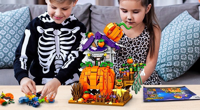 Kids' Halloween Building Blocks Construction Set with Pumpkin House and Ghost Figures - Image 2