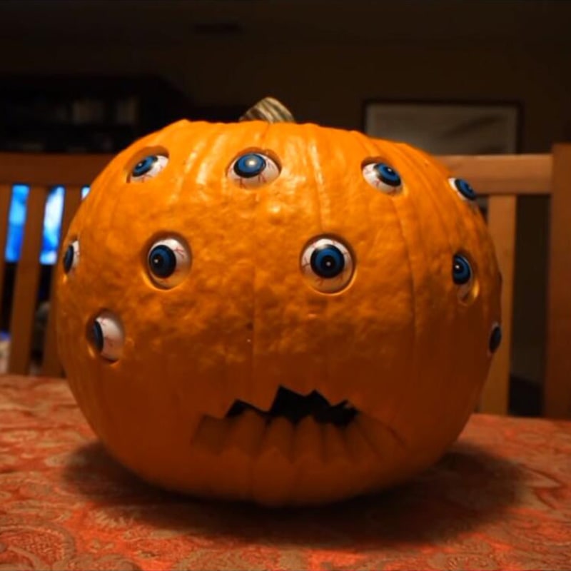 Kids' Halloween Pumpkin Decorations Scary Animatronic Prop with Moving Eyeballs and Bloodshot Eyes - Image 15