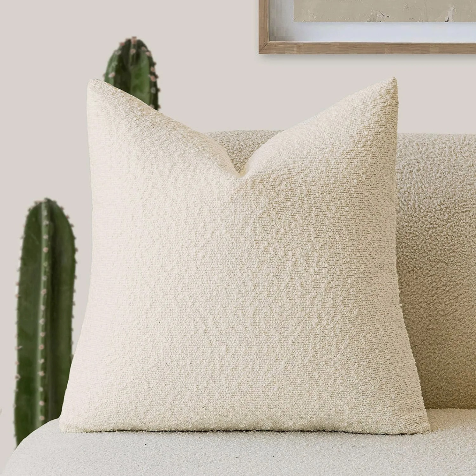 Elegant Bouclé Cushion Cover – Classic Comfort and Sophistication
