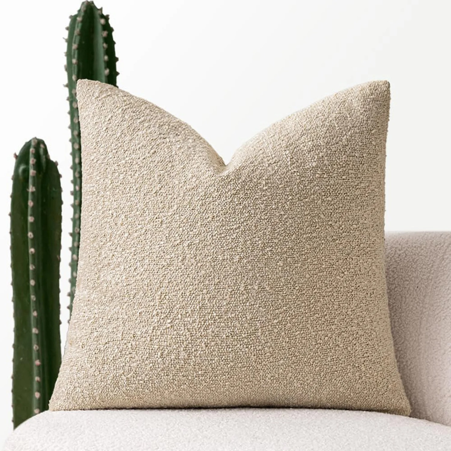 Elegant Bouclé Cushion Cover – Classic Comfort and Sophistication