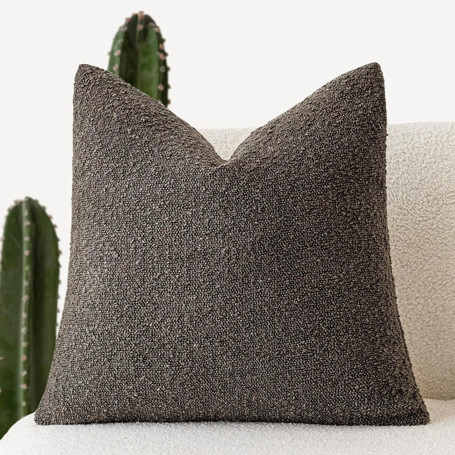 Elegant Bouclé Cushion Cover – Classic Comfort and Sophistication