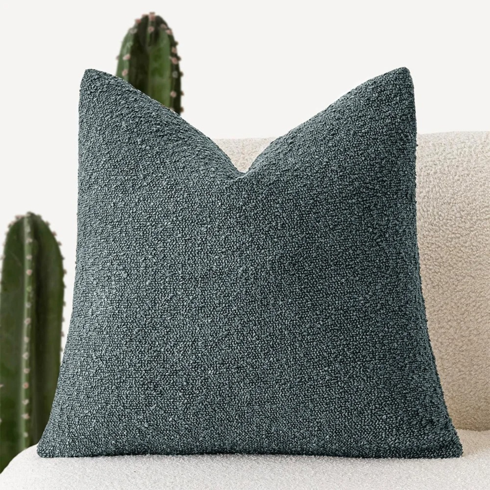 Elegant Bouclé Cushion Cover – Classic Comfort and Sophistication
