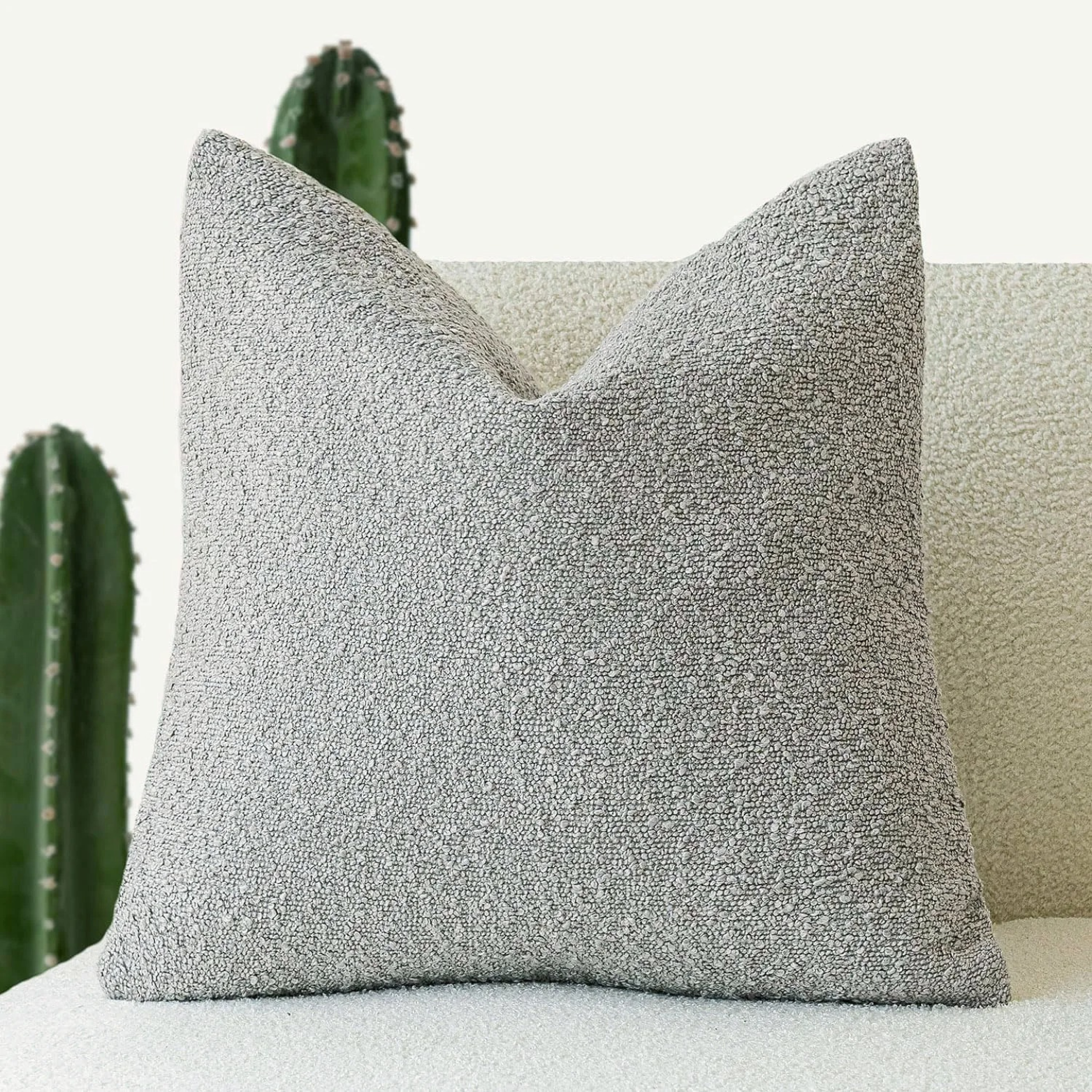Elegant Bouclé Cushion Cover – Classic Comfort and Sophistication