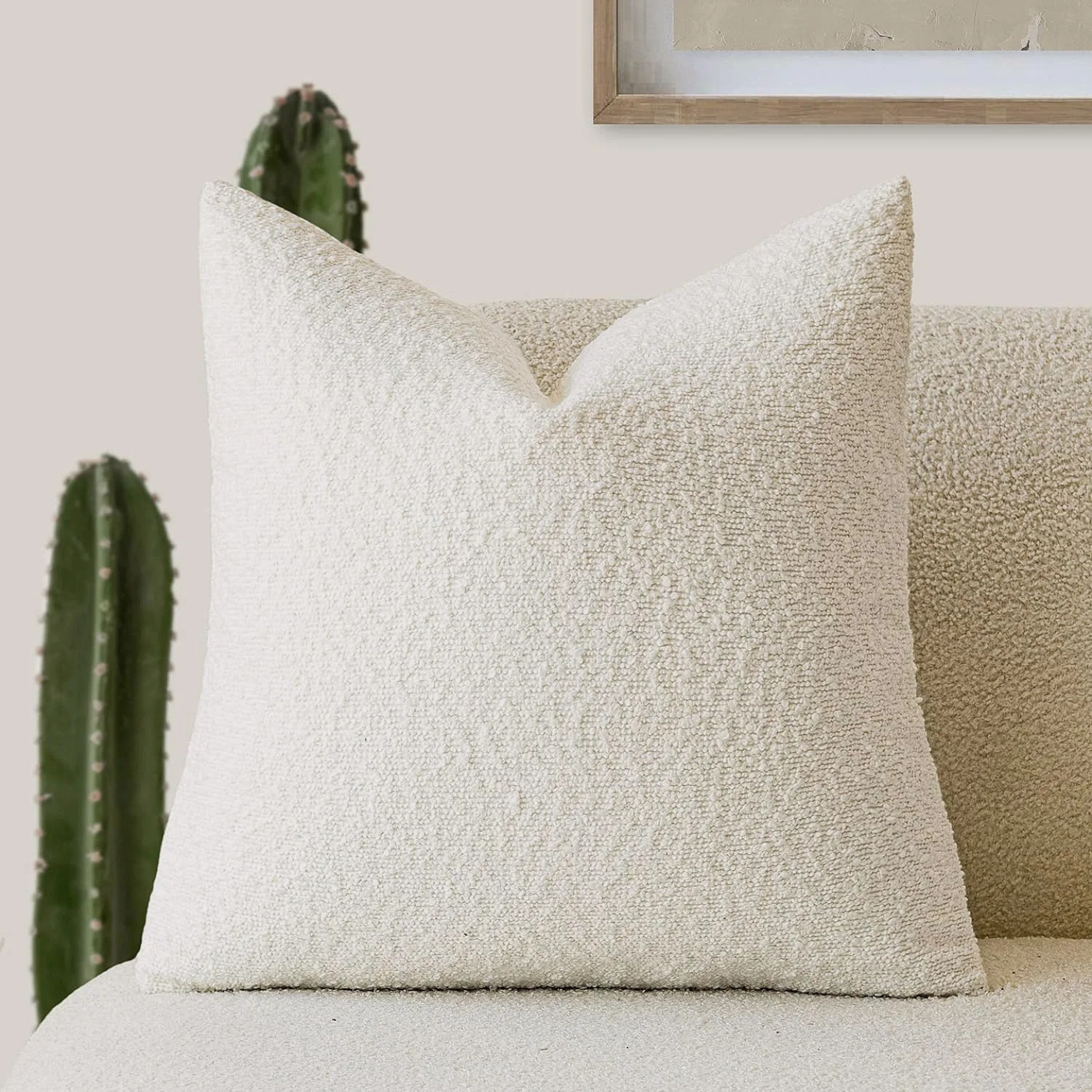 Elegant Bouclé Cushion Cover – Classic Comfort and Sophistication