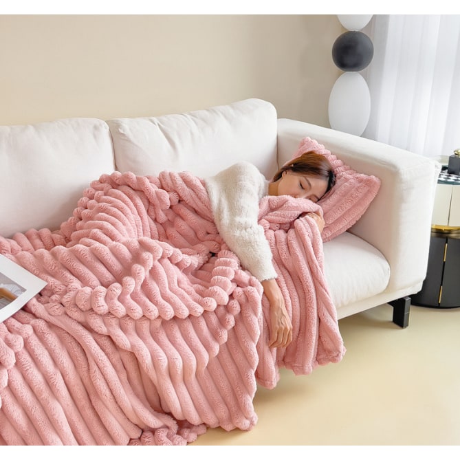 Luxury Faux Fur Throw Blanket with Soft Fleece Reverse and Matching Pillowcase - Image 12