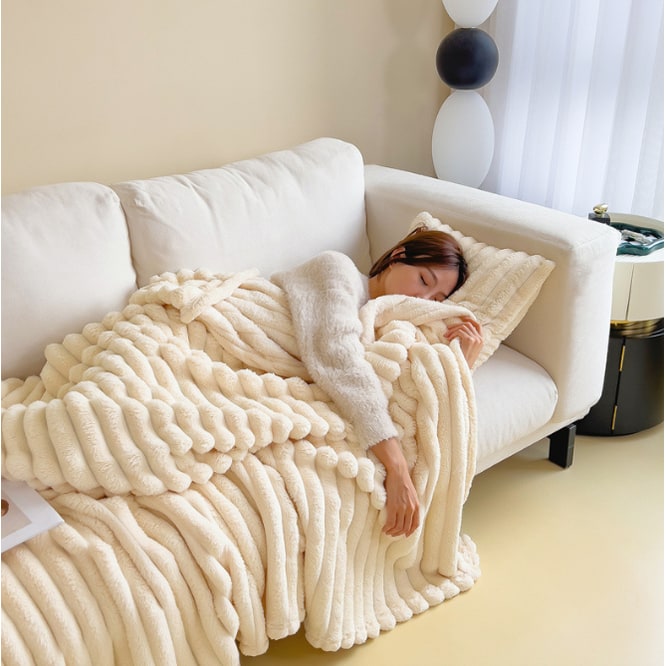 Luxury Faux Fur Throw Blanket with Soft Fleece Reverse and Matching Pillowcase - Image 16