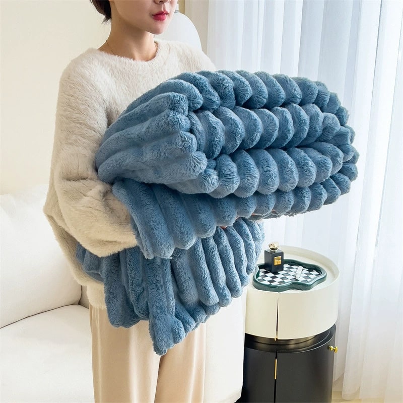 Luxury Faux Fur Throw Blanket with Soft Fleece Reverse and Matching Pillowcase - Image 17