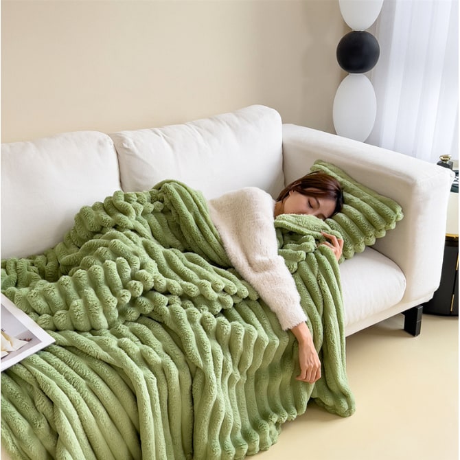 Luxury Faux Fur Throw Blanket with Soft Fleece Reverse and Matching Pillowcase - Image 18