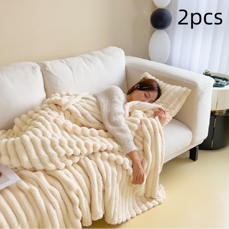 Luxury Faux Fur Throw Blanket with Soft Fleece Reverse and Matching Pillowcase - Image 3