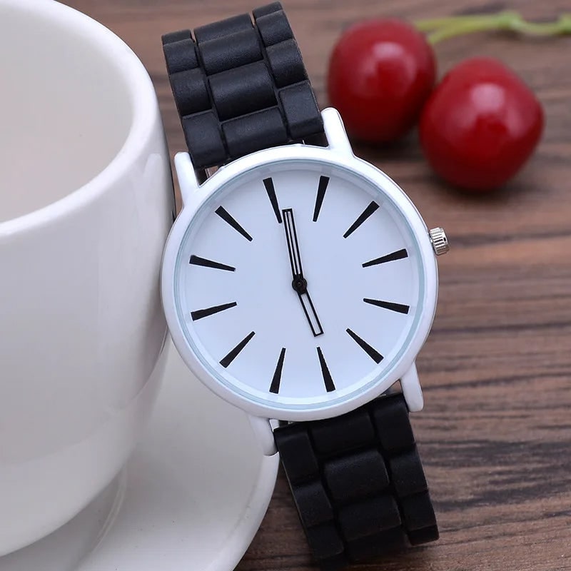 Minimalist Analog Watch with Textured Silicone Strap - Image 10