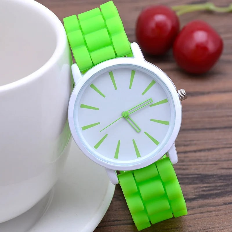 Minimalist Analog Watch with Textured Silicone Strap - Image 2
