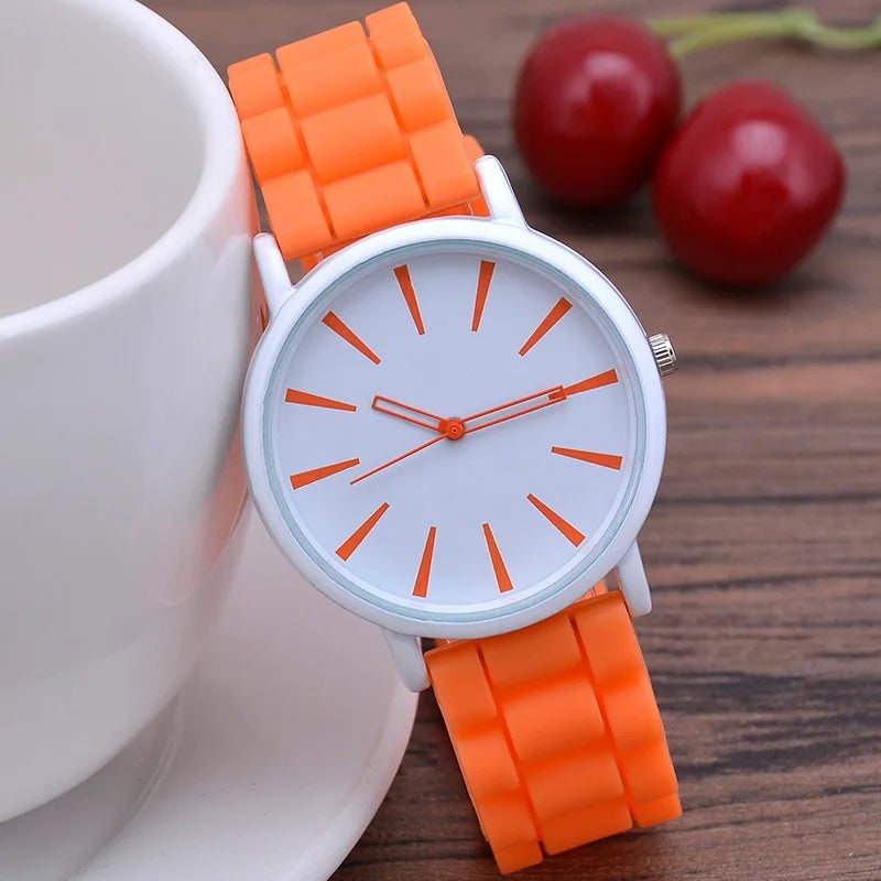 Minimalist Analog Watch with Textured Silicone Strap - Image 4