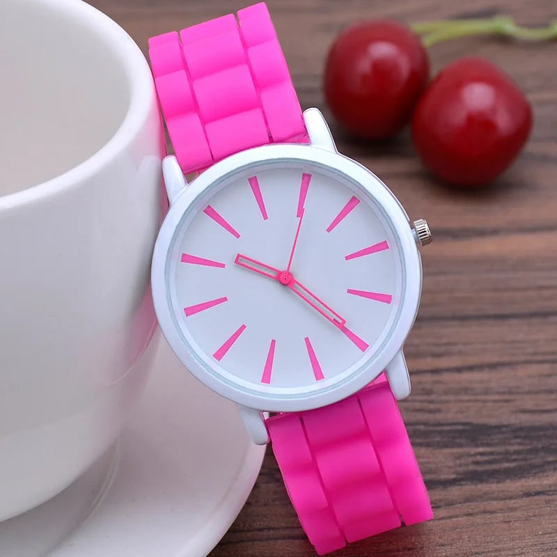 Minimalist Analog Watch with Textured Silicone Strap - Image 5