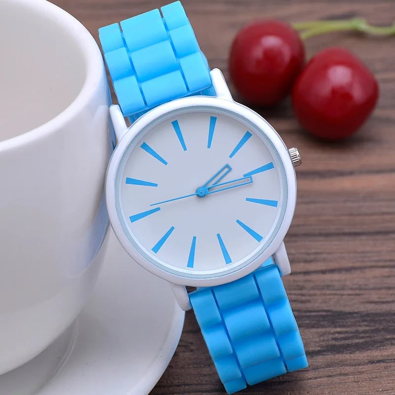 Minimalist Analog Watch with Textured Silicone Strap - Image 6