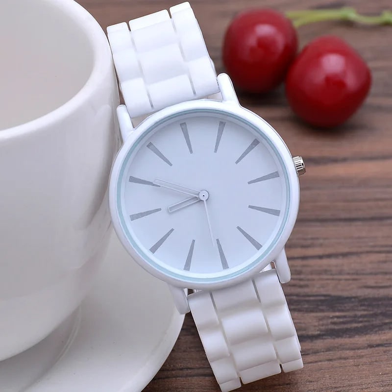 Minimalist Analog Watch with Textured Silicone Strap - Image 9