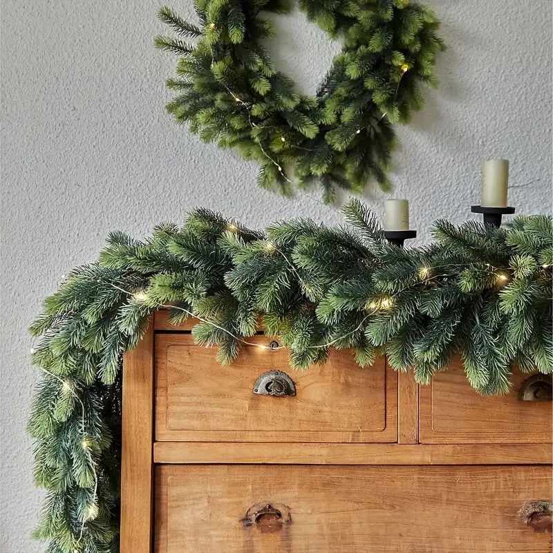 Pre-Lit Christmas Garland with Warm LED Lights for Stairs and Mantels - Image 4