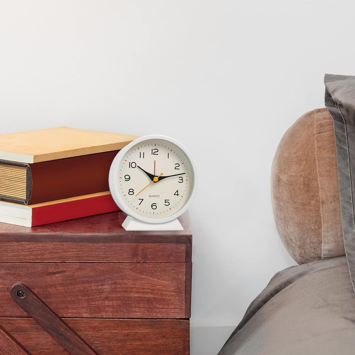 Retro Analog Alarm Clock with Silent Quartz Movement and Backlight - Image 10