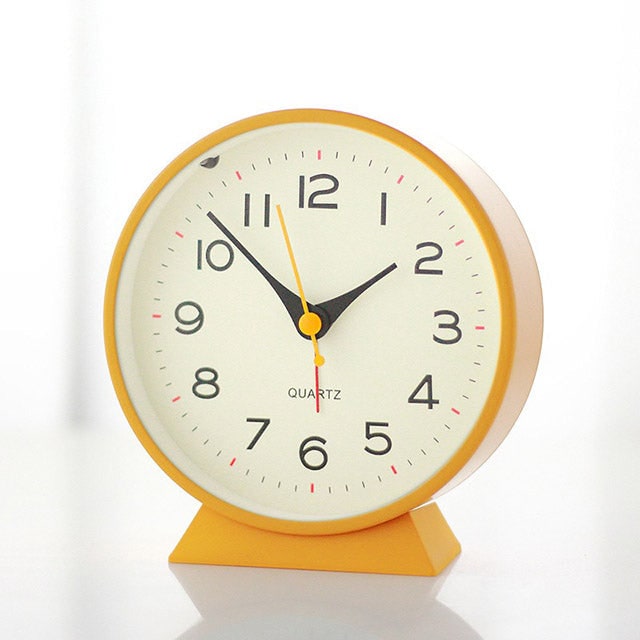 Retro Analog Alarm Clock with Silent Quartz Movement and Backlight - Image 19