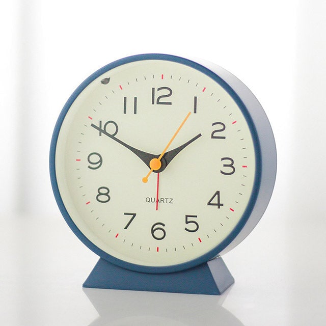 Retro Analog Alarm Clock with Silent Quartz Movement and Backlight - Image 7