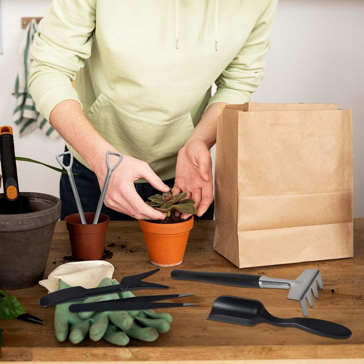Women's 12-Piece Gardening Tools Set with Stainless Steel Heads and Linen Storage Bag - Image 6