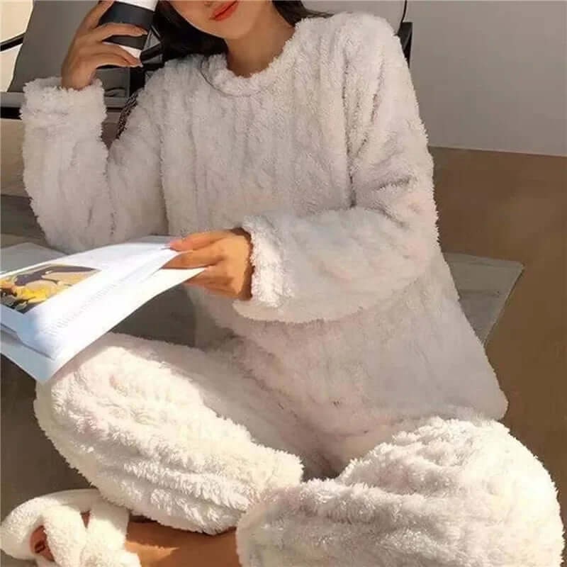 Women's Fleece Pajamas Set with Cable Knit Pattern and Crew Neck - Image 8